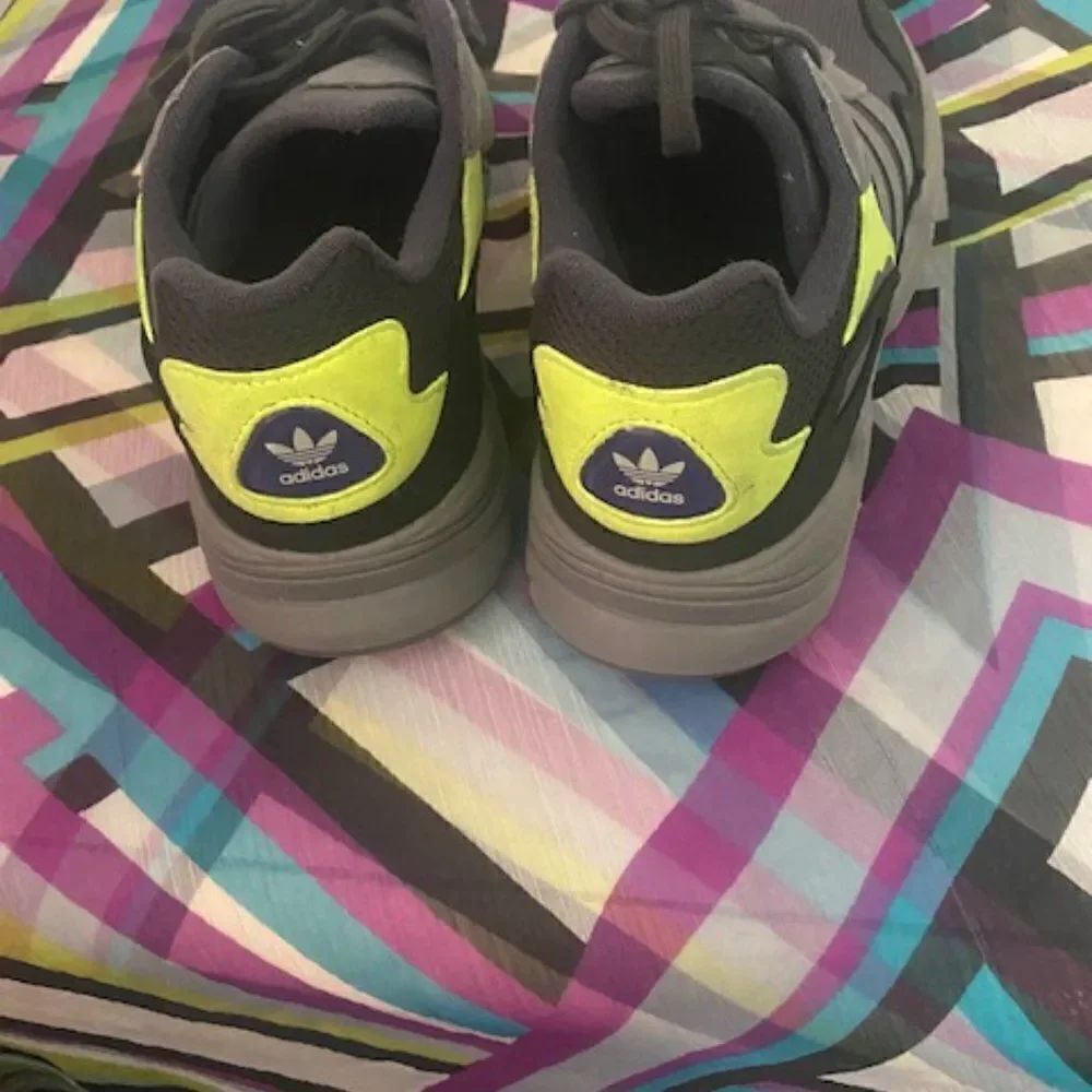 Addidas Yung-96 Grey and Neon, size 7 - Picture 4 of 6